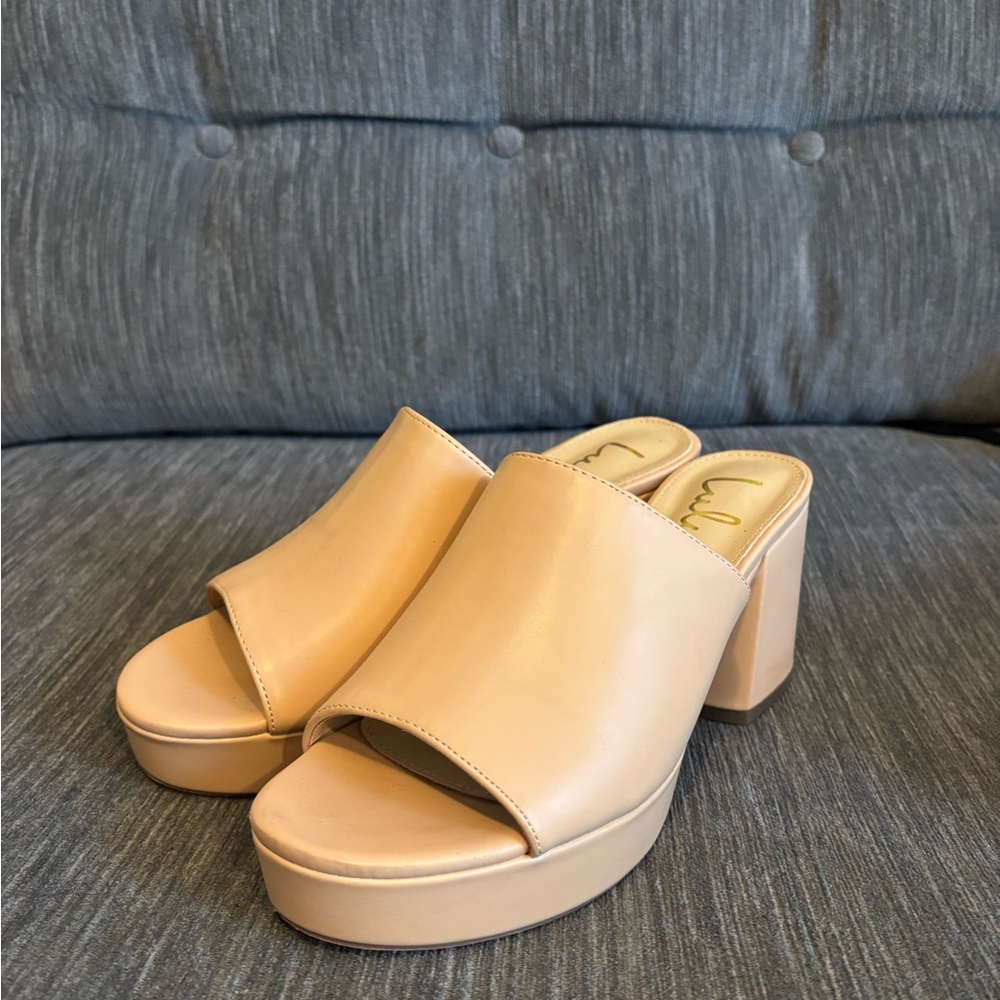 Lulu’s nude Platform Mules